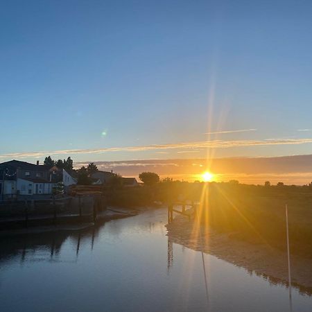 Le 5 Bis Bed & Breakfast Mornac-sur-Seudre ภายนอก รูปภาพ