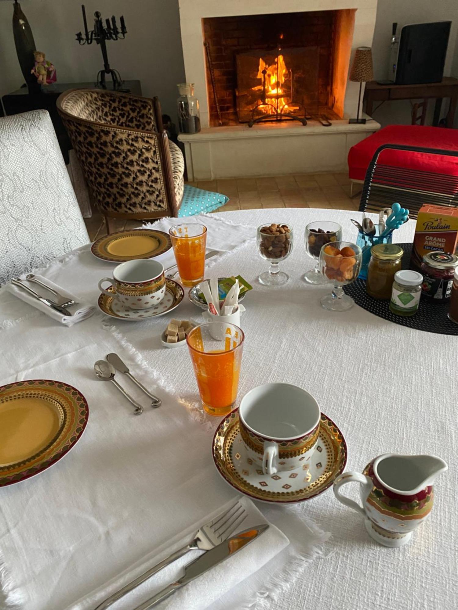 Le 5 Bis Bed & Breakfast Mornac-sur-Seudre ภายนอก รูปภาพ