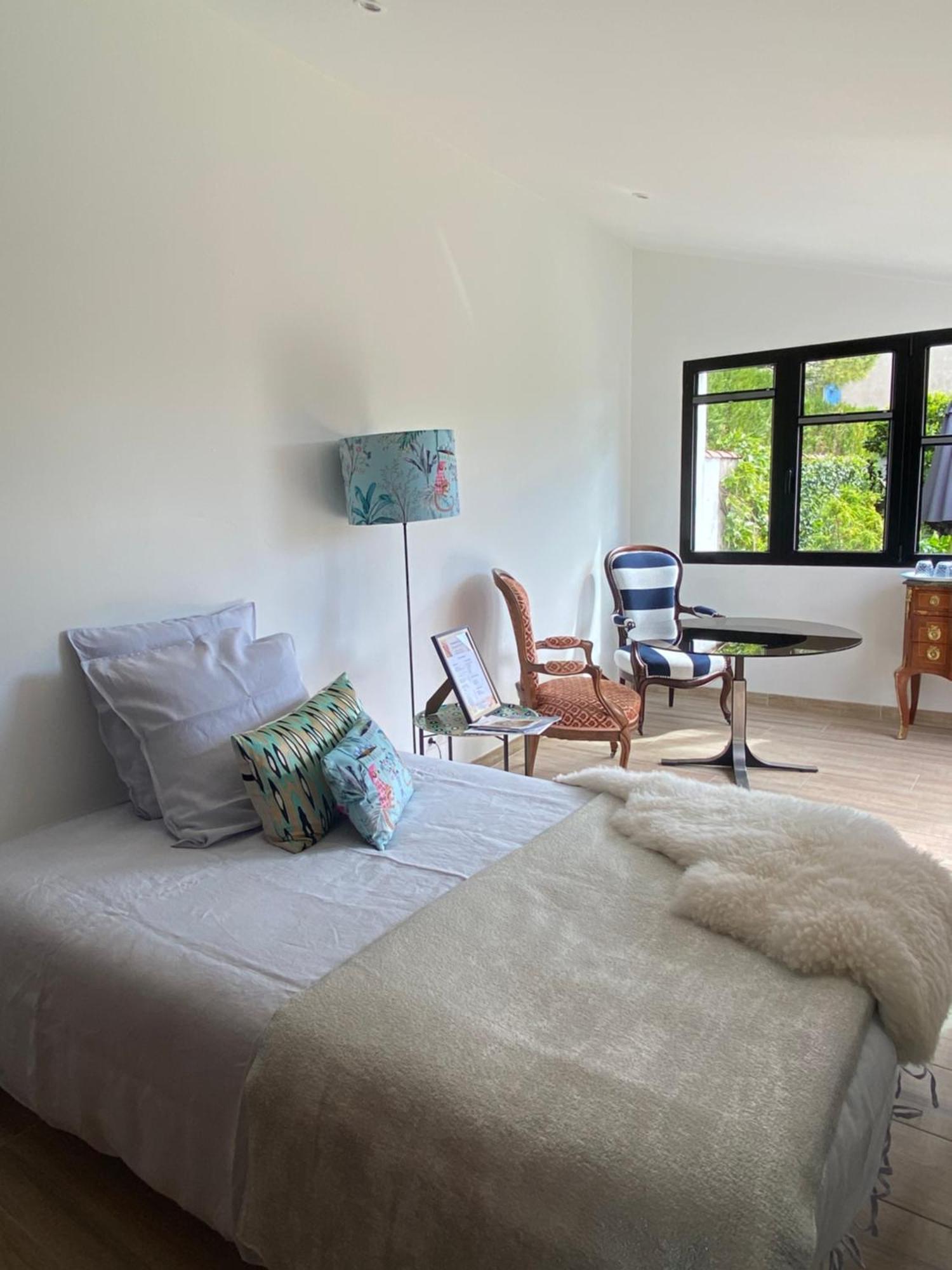 Le 5 Bis Bed & Breakfast Mornac-sur-Seudre ภายนอก รูปภาพ
